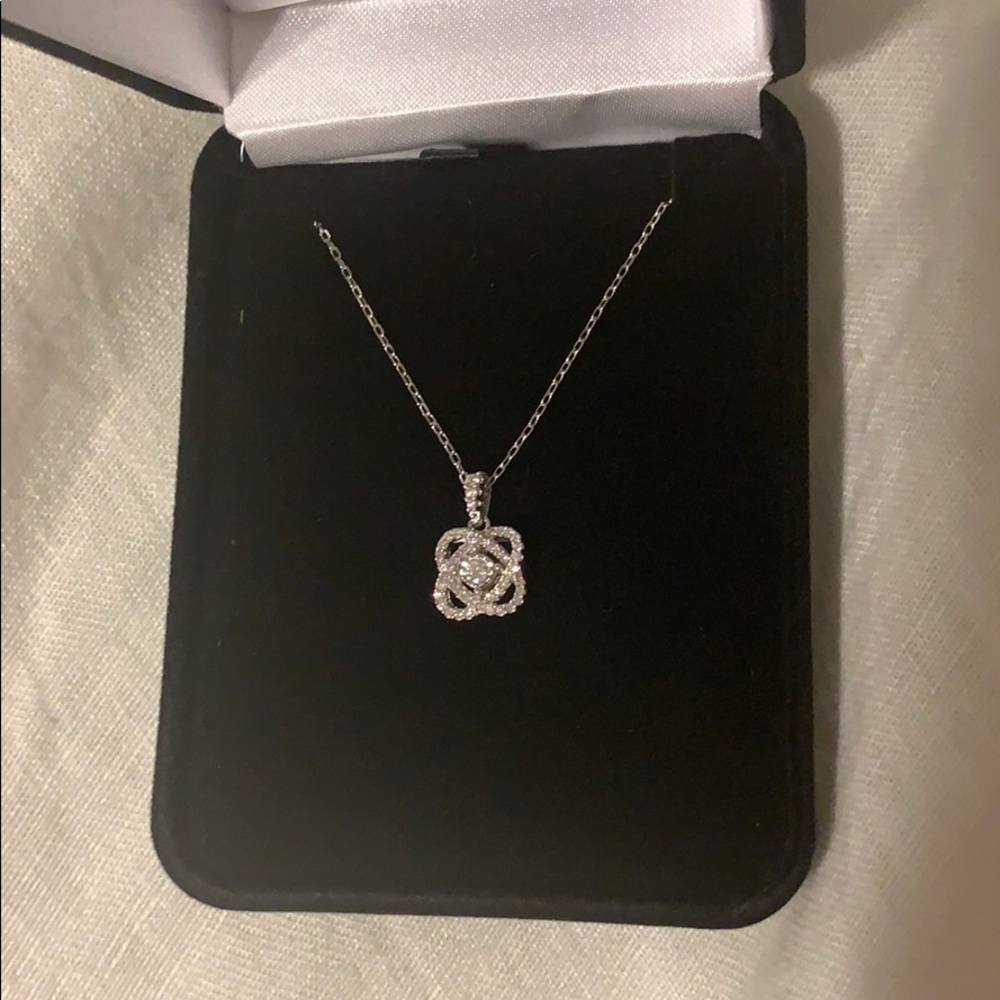 Beautiful diamond necklace.